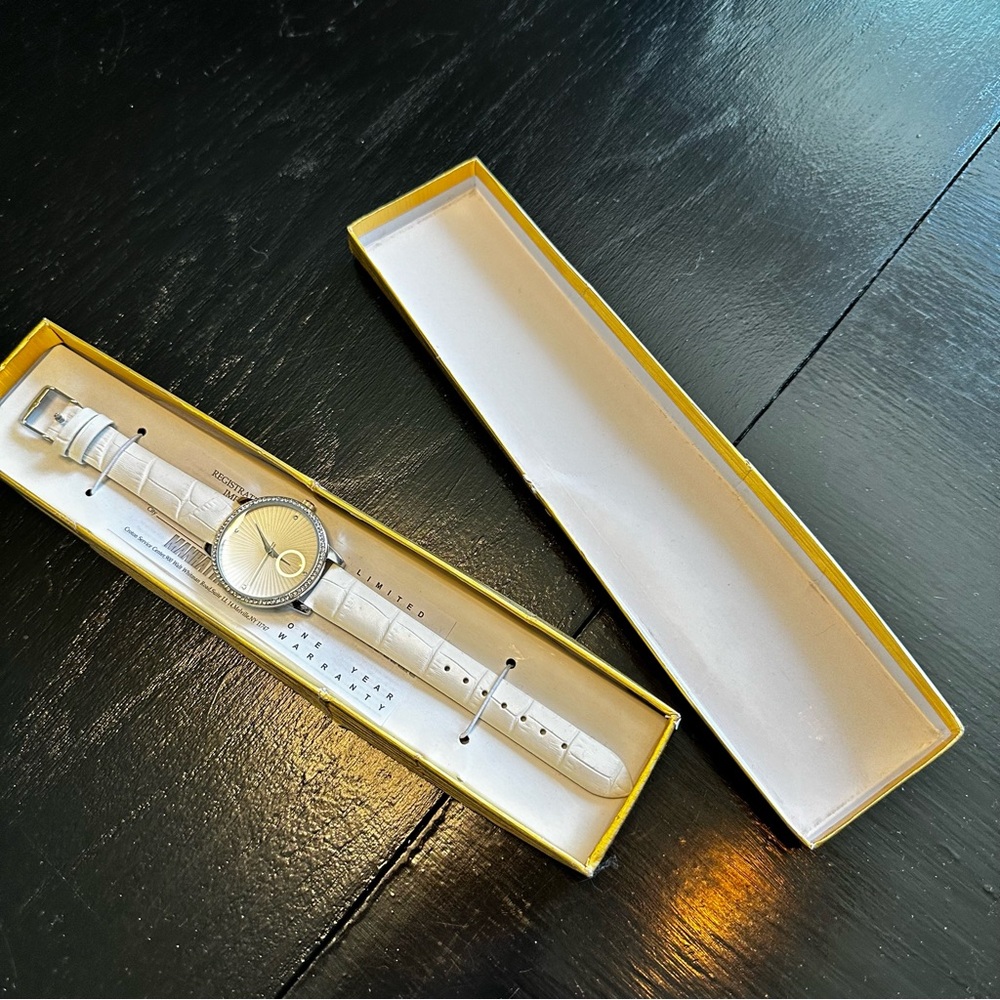 New Manhattan Watch Croton Diamond Quartz Elegant and Rhinestone White Band